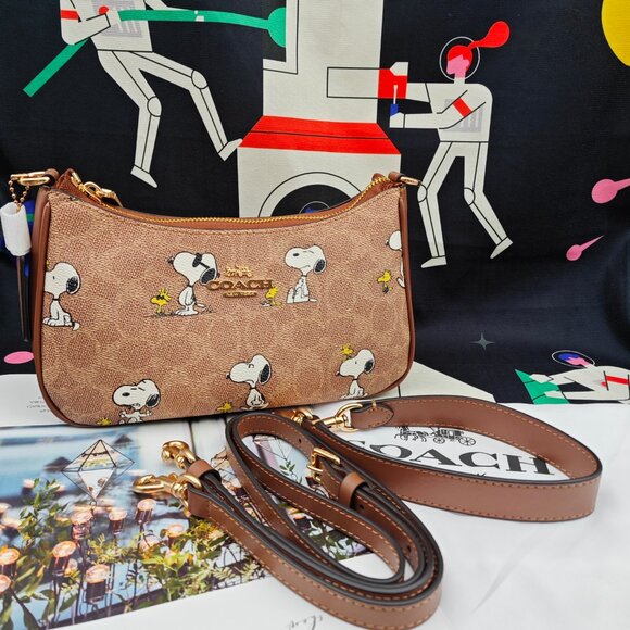 Coach Teri Shoulder Bag In Signature Canvas With Snoopy Print - Picture 1 of 13